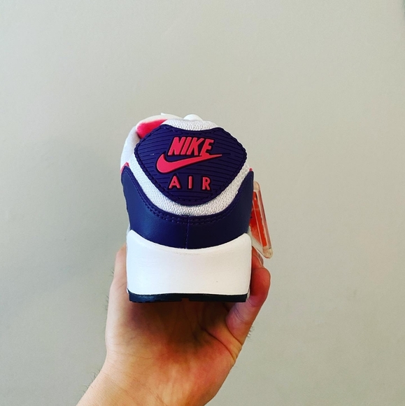 BRAND NEW NIKE AIR MAX PURPLE PINK SIZE 8.5 WOMENS - Picture 4 of 5